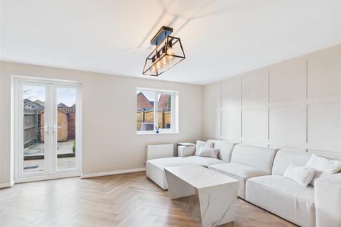 3 bedroom end of terrace house for sale, Viburnum Walk, Evesham