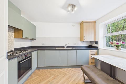 3 bedroom end of terrace house for sale, Viburnum Walk, Evesham