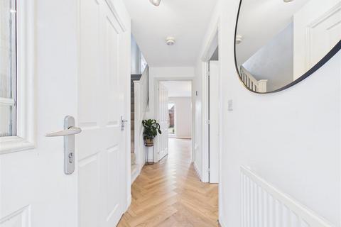 3 bedroom end of terrace house for sale, Viburnum Walk, Evesham
