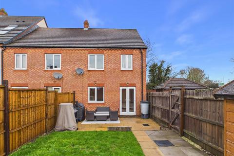 3 bedroom end of terrace house for sale, Viburnum Walk, Evesham