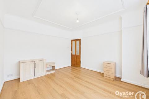 3 bedroom semi-detached house to rent, Grange Avenue, Stanmore, HA7