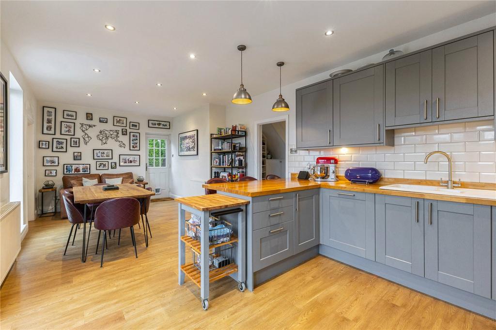 Kitchen/B'fast Room