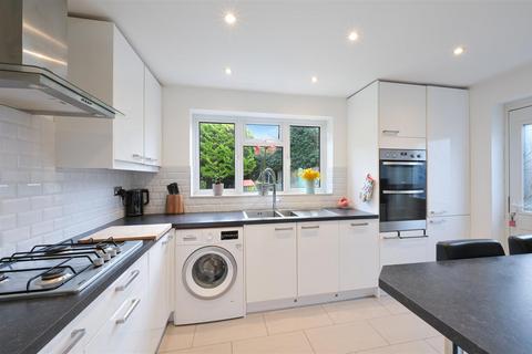 2 bedroom maisonette for sale, Fir Tree Road, Epsom