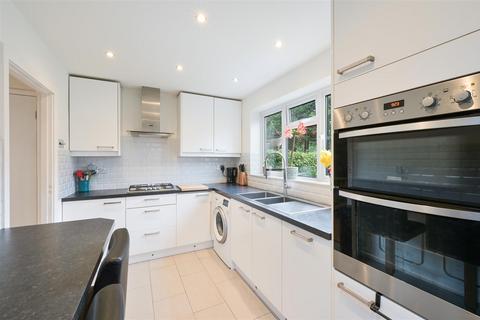 2 bedroom maisonette for sale, Fir Tree Road, Epsom