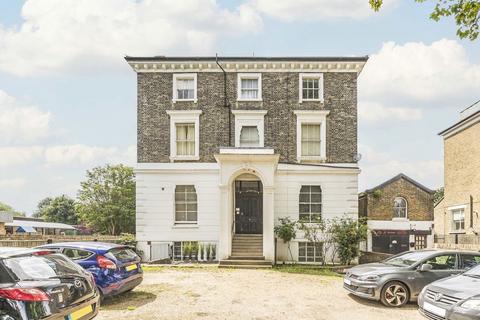 2 bedroom flat to rent, Kings Avenue, London SW4