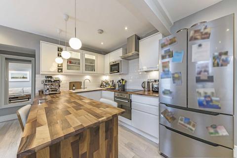 2 bedroom flat to rent, Kings Avenue, London SW4