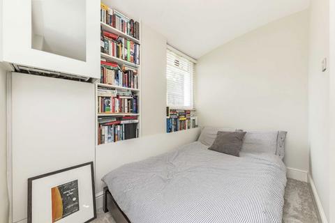 2 bedroom flat to rent, Kings Avenue, London SW4