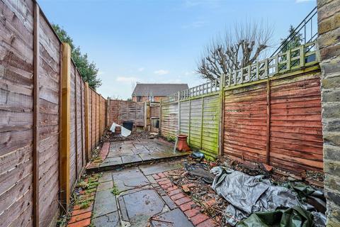 2 bedroom maisonette for sale, University Road, Colliers Wood SW19
