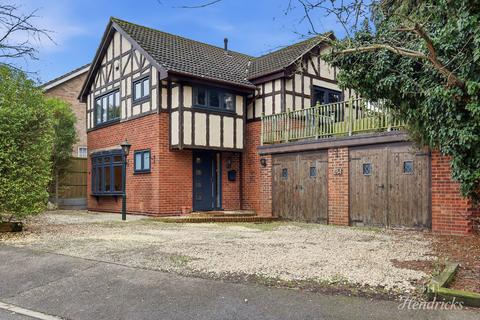 undefined, Oak Walk, Benfleet, SS7 4