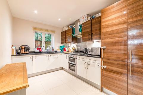 2 bedroom flat for sale, Parvis Road, Surrey KT14