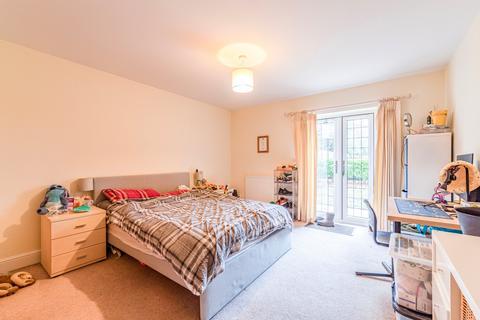 2 bedroom flat for sale, Parvis Road, Surrey KT14