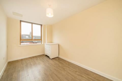 1 bedroom flat to rent, Glengall Road, London NW6