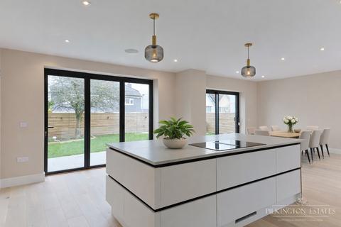 4 bedroom detached house for sale, Compton Avenue, Devon PL3