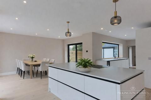 4 bedroom detached house for sale, Compton Avenue, Devon PL3