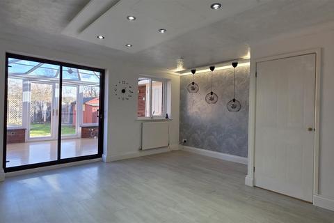 3 bedroom detached house to rent, The Dales, Lower Bullingham, Hereford