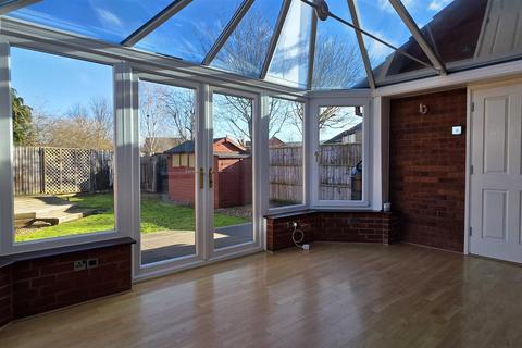 3 bedroom detached house to rent, The Dales, Lower Bullingham, Hereford