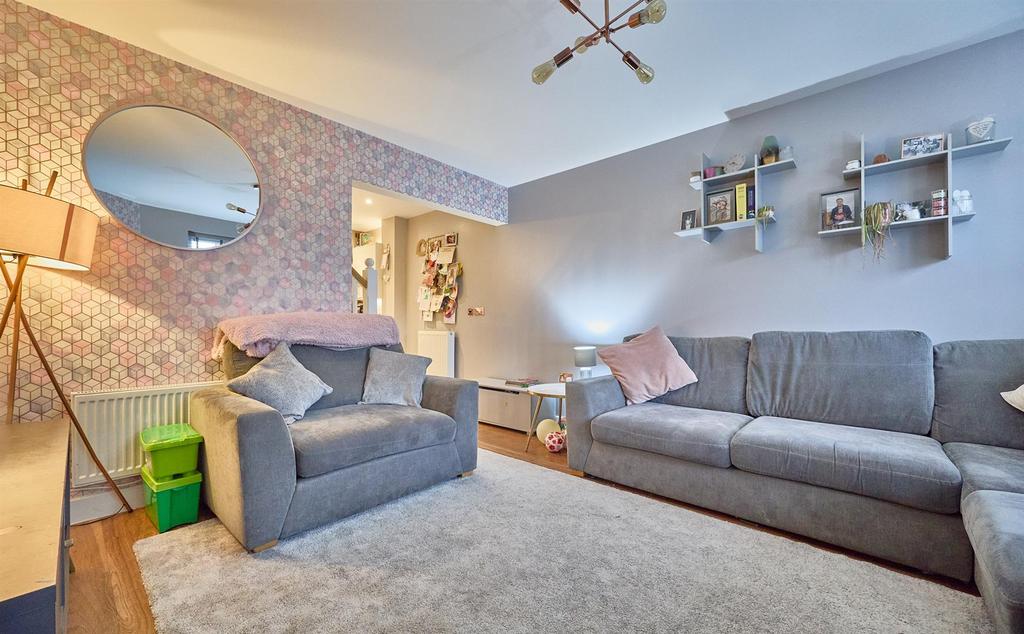 Lounge to front