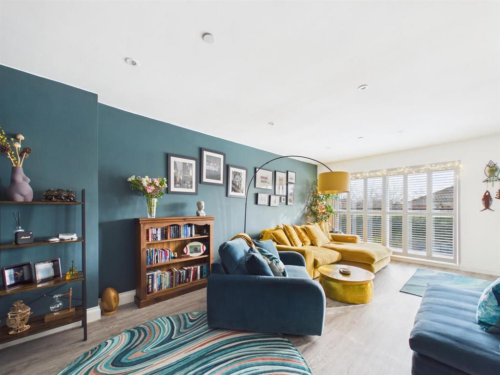 Lounge 1.jpg