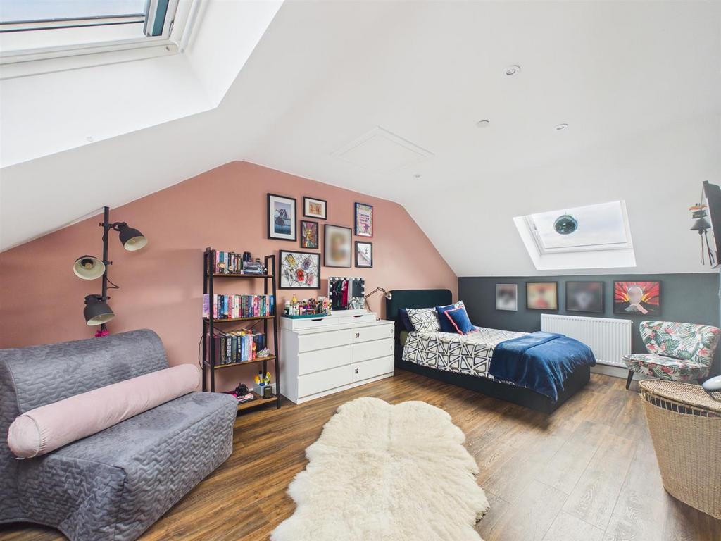 Top floor bed 1.jpg