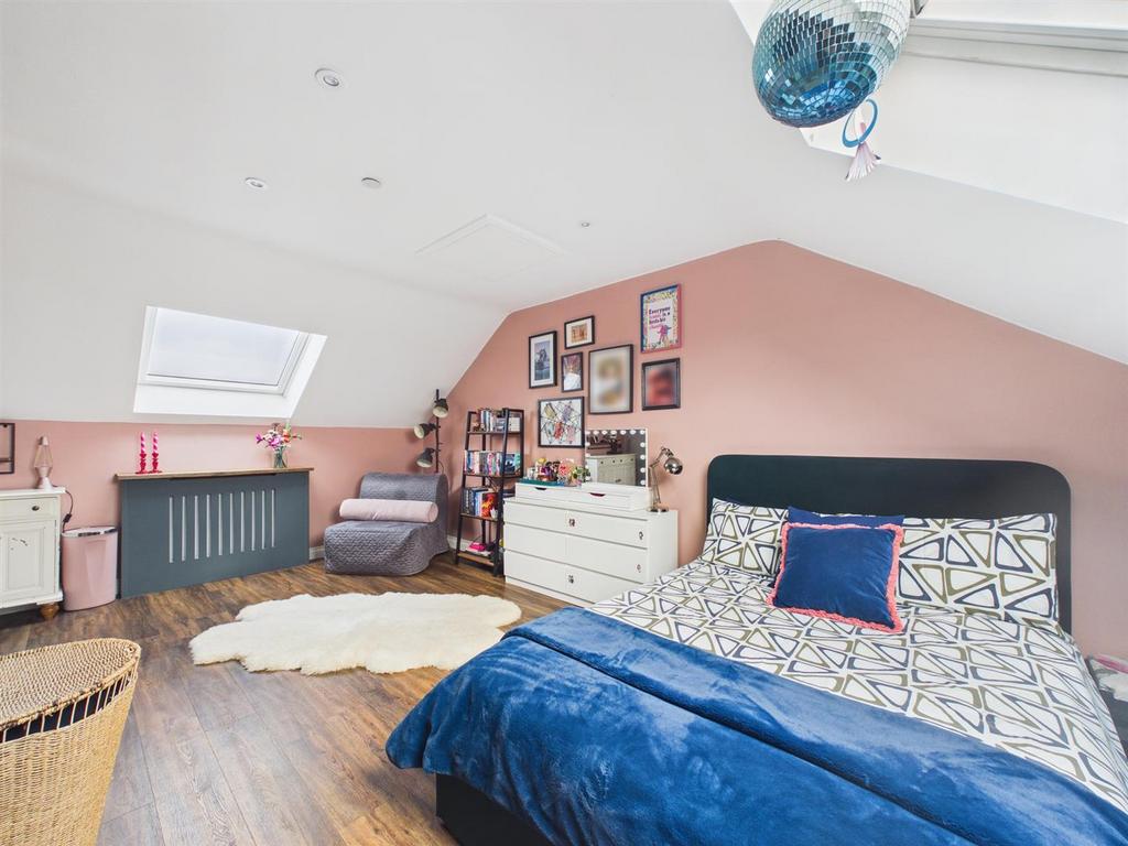 Top floor bed 2.jpg