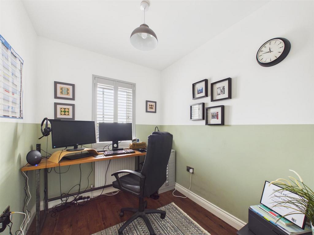 Bed 5 office.jpg