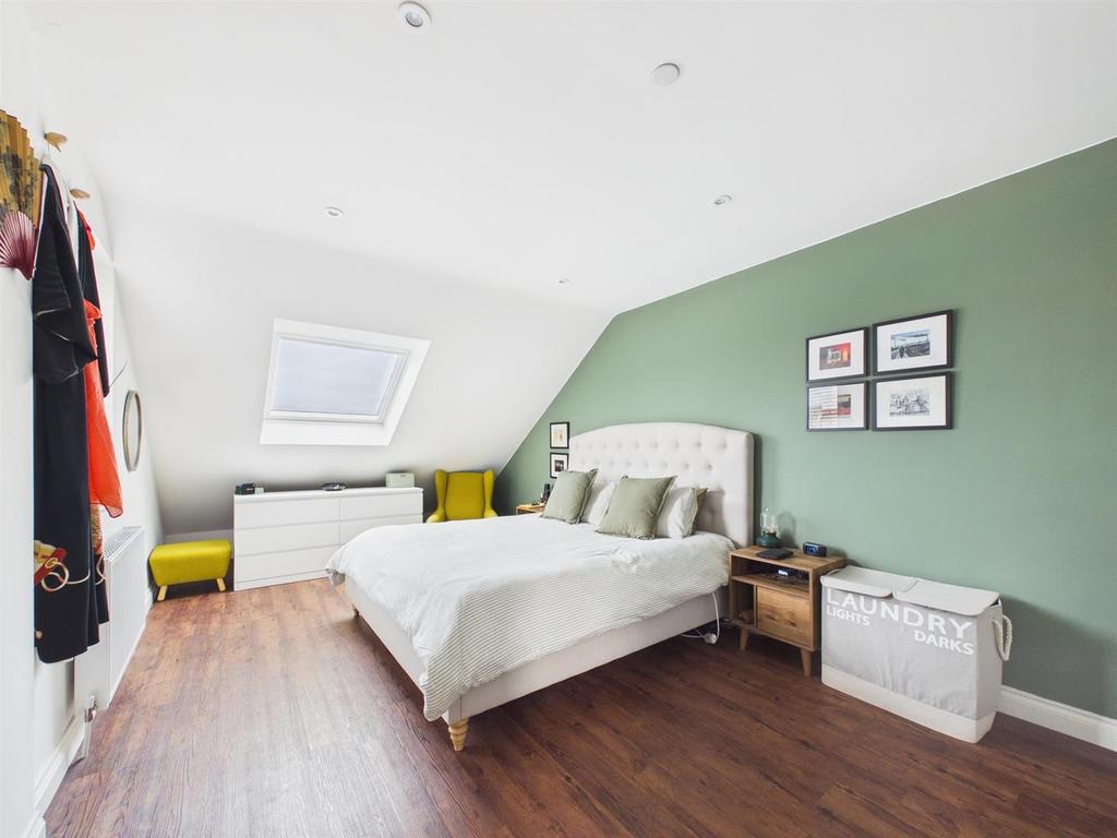 Bed 1.jpg