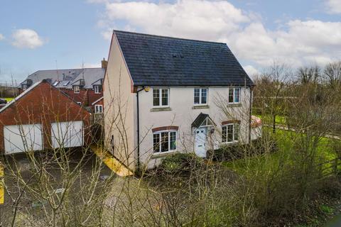 4 bedroom detached house for sale, Hotspur Close, Aylesbury HP17
