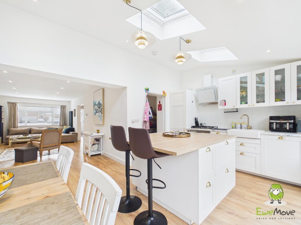 Ewe Move Estate Agents Basingstoke - Poplar Close -