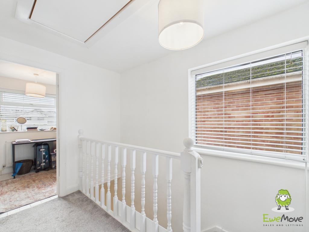 Ewe Move Estate Agents Basingstoke - Poplar Close -