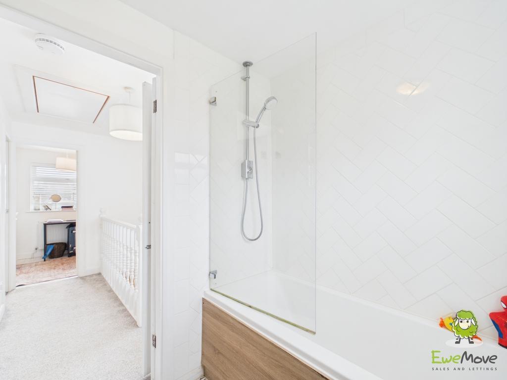 Ewe Move Estate Agents Basingstoke - Poplar Close -