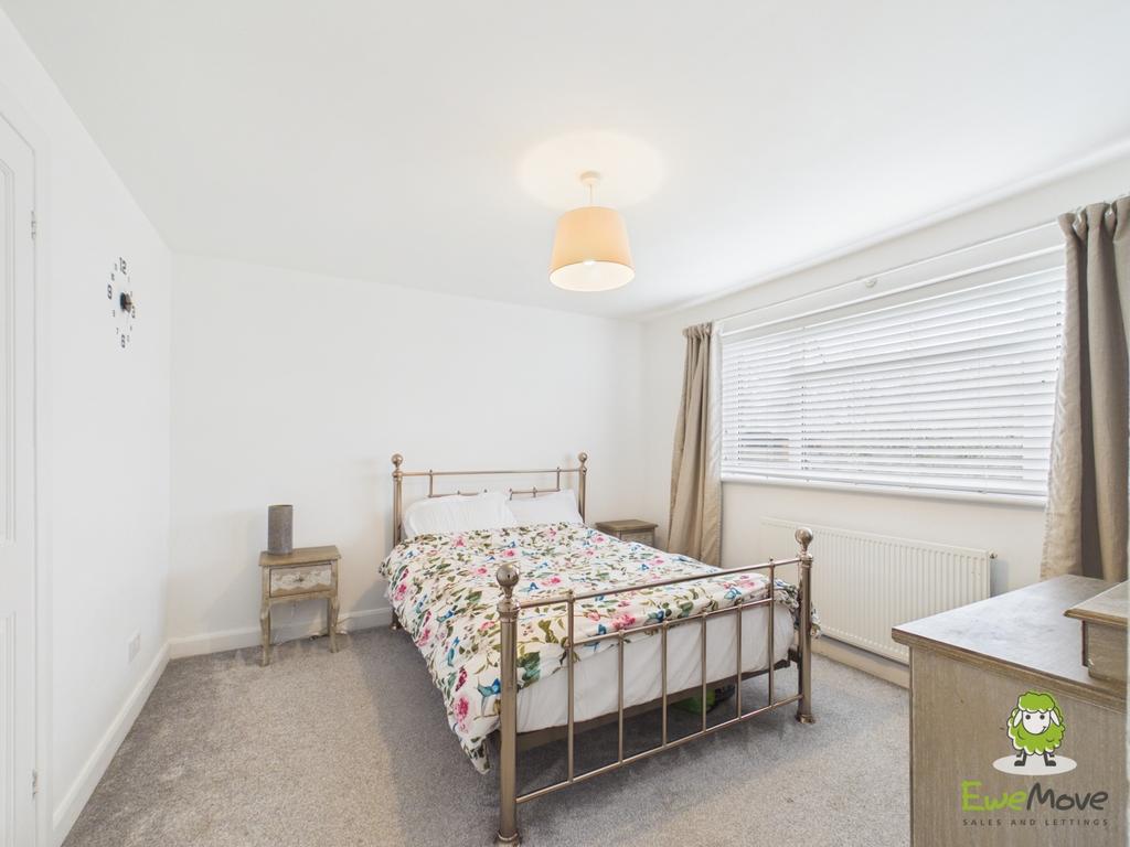 Ewe Move Estate Agents Basingstoke - Poplar Close -