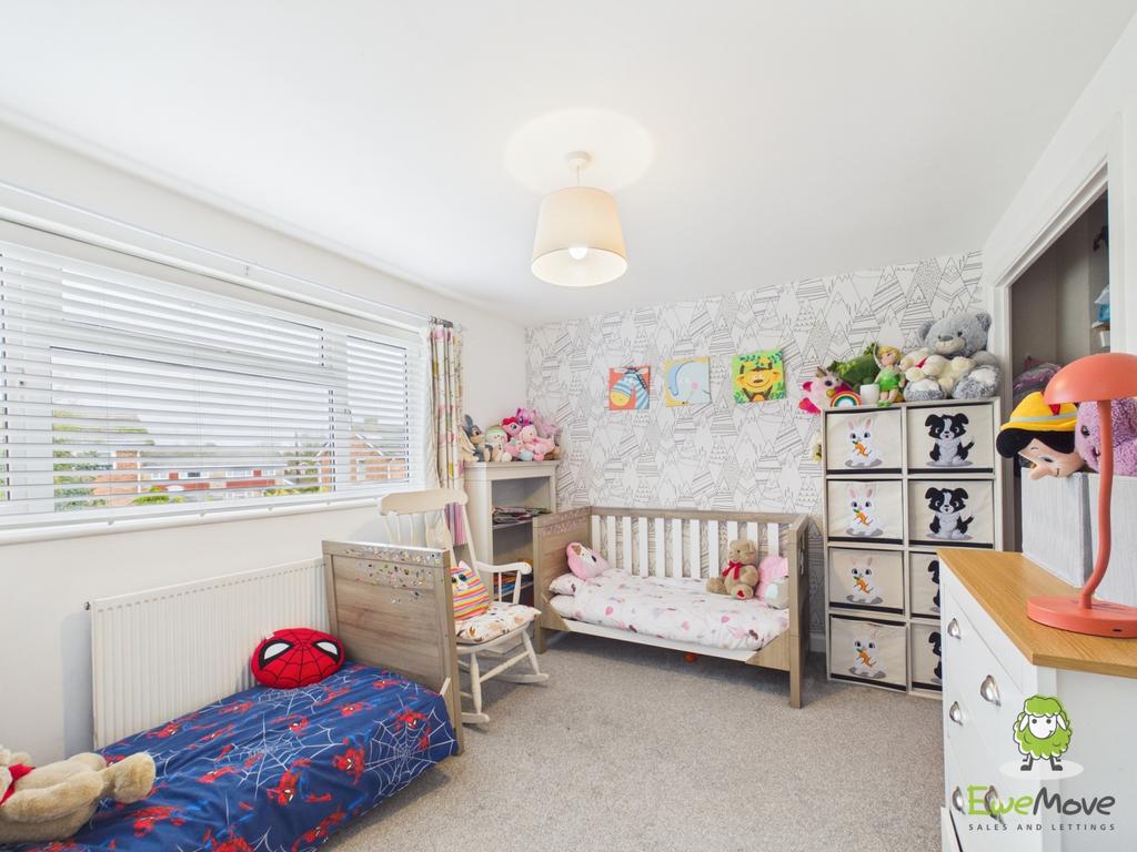 Ewe Move Estate Agents Basingstoke - Poplar Close -