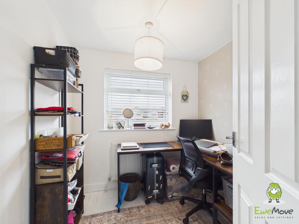 Ewe Move Estate Agents Basingstoke - Poplar Close -