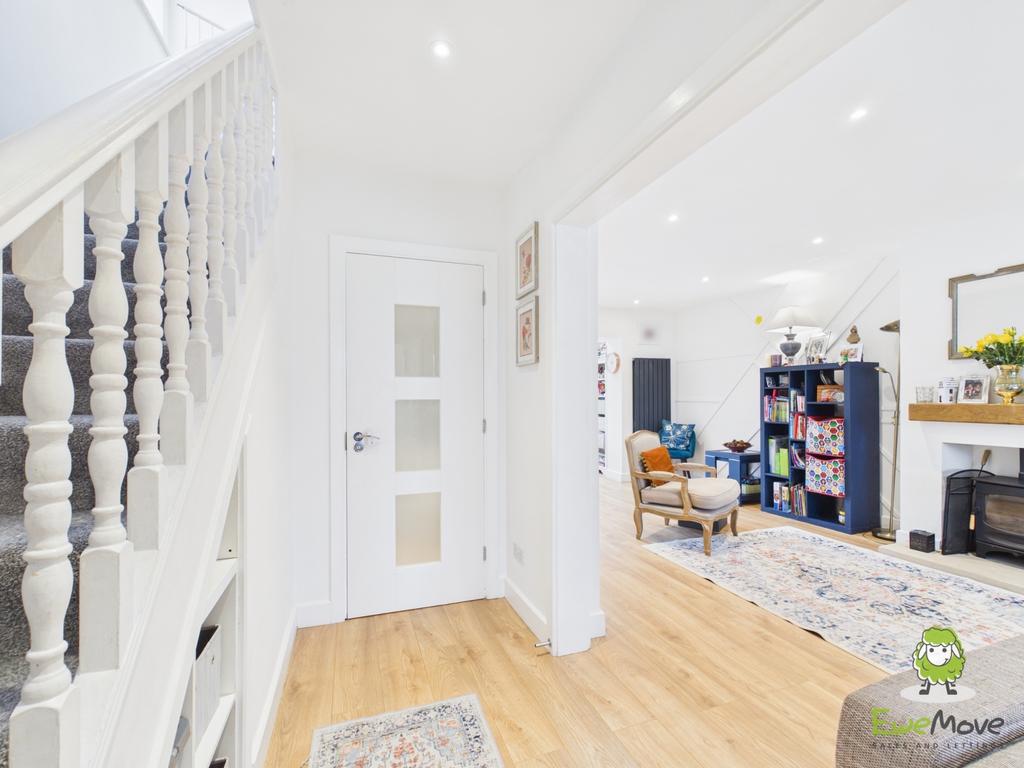 Ewe Move Estate Agents Basingstoke - Poplar Close -