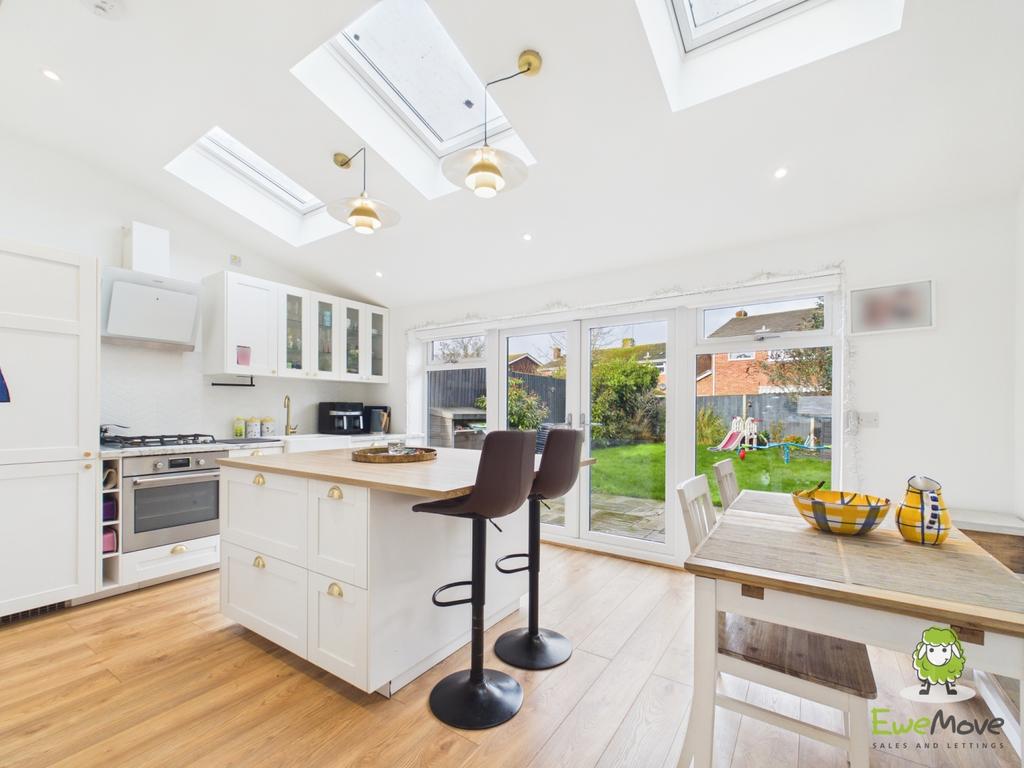 Ewe Move Estate Agents Basingstoke - Poplar Close -