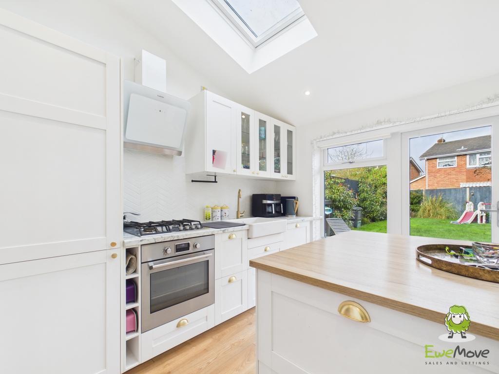 Ewe Move Estate Agents Basingstoke - Poplar Close -