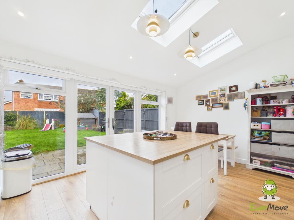 Ewe Move Estate Agents Basingstoke - Poplar Close -