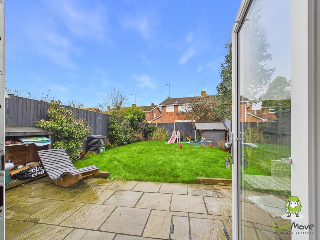 Ewe Move Estate Agents Basingstoke - Poplar Close -