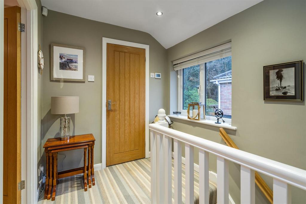 35 Clifton Crescent 11.jpg