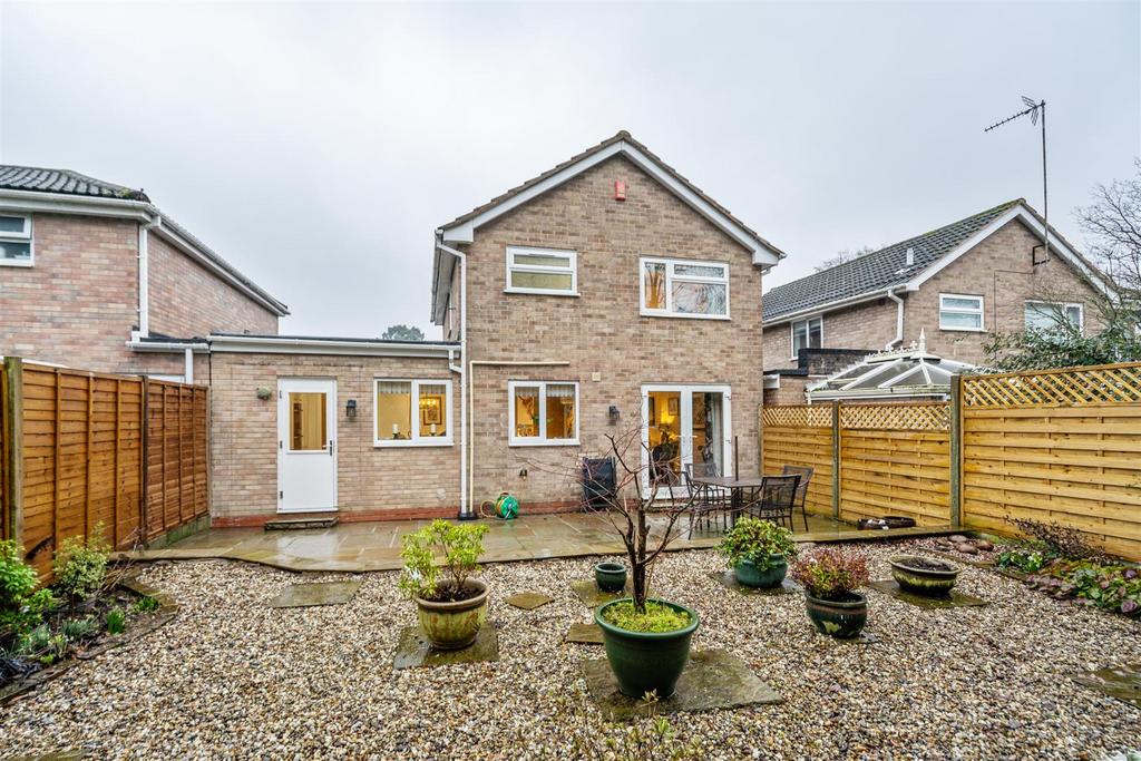 35 Clifton Crescent 2.jpg