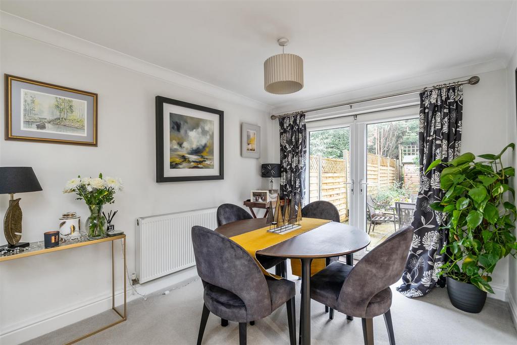 35 Clifton Crescent 15.jpg