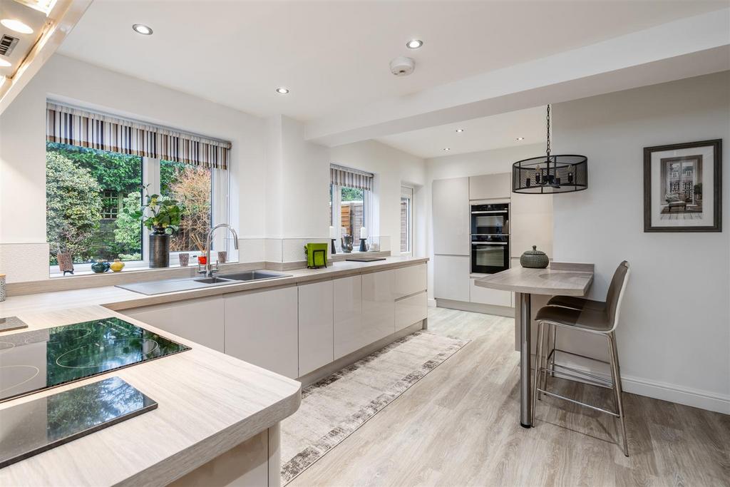 35 Clifton Crescent 20.jpg