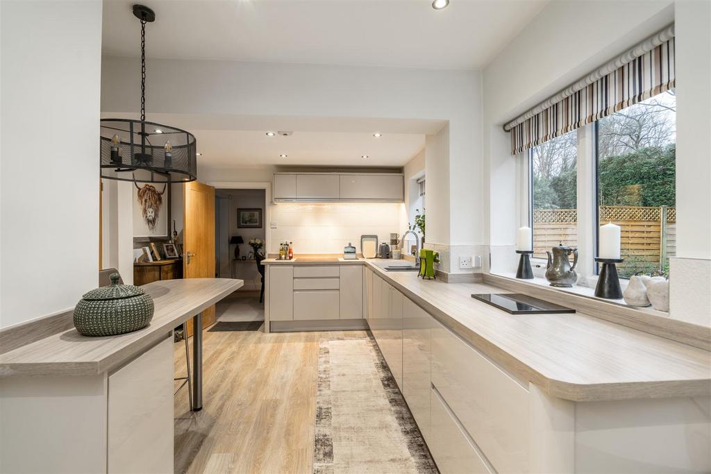 35 Clifton Crescent 22.jpg