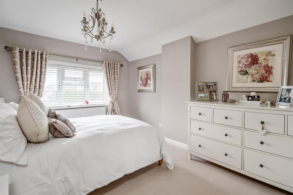 35 Clifton Crescent 6.jpg