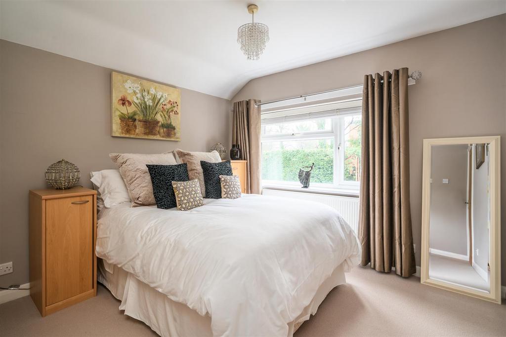 35 Clifton Crescent 8.jpg