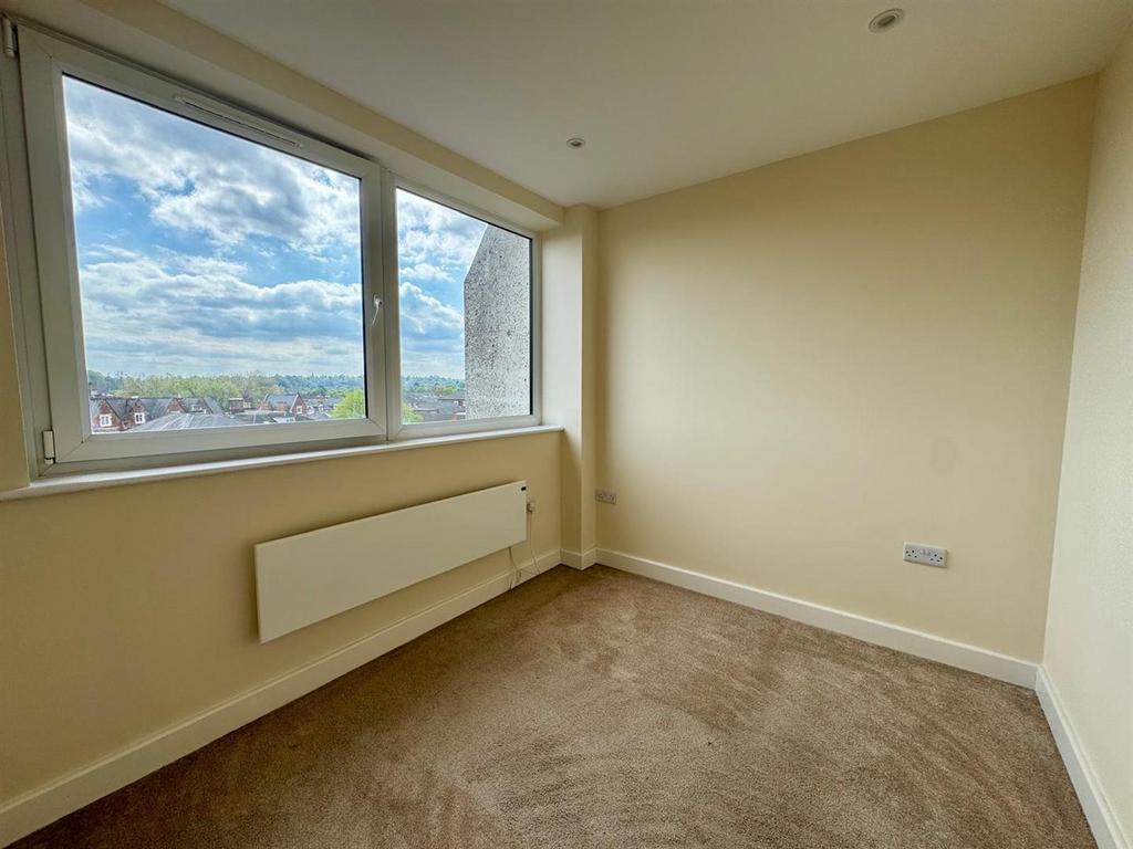 Second bedroom pic 3.jpeg