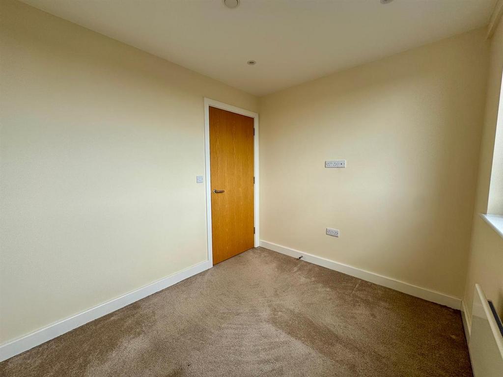 Second bedroom pic 1.jpeg