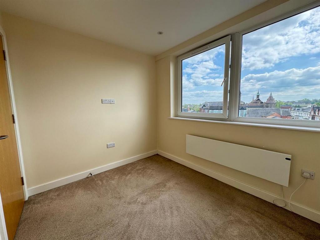 Second bedroom pic 2.jpeg