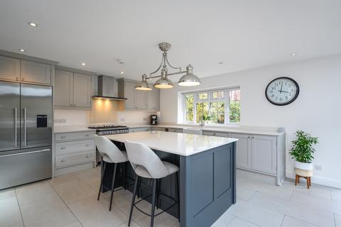 4 bedroom detached house for sale, Beech Close, Hersham, Walton-on-Thames, KT12