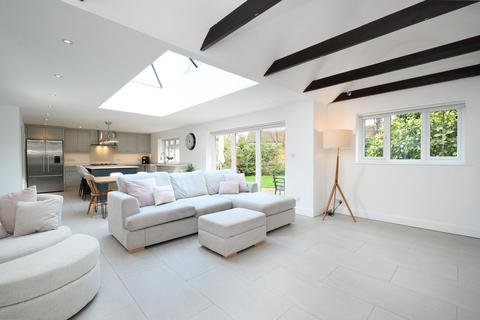 4 bedroom detached house for sale, Beech Close, Hersham, Walton-on-Thames, KT12